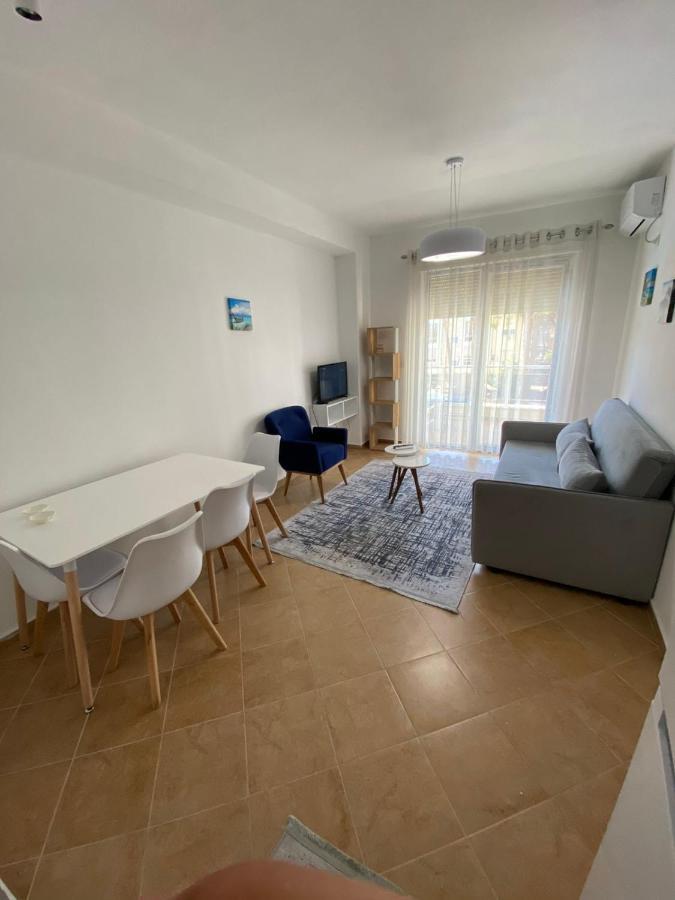 Joni's 10 * Golem (Tirana)